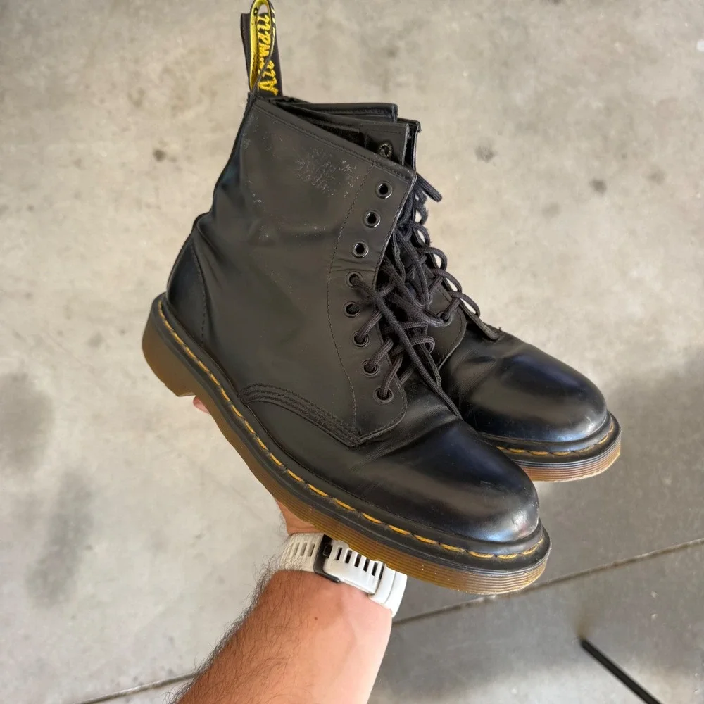 Dr. Martens Vintage 1460 Made in England Black Leather 8 Eye Combat Boots Mens 9